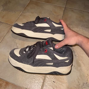 Puma 180 pop unisex - 180 pop unisex- skate shoes- glacial gray/black Size 42 Pretty much new, used only a couple times  Check out my page, Selling more of my shoes‼️want more pictures text me