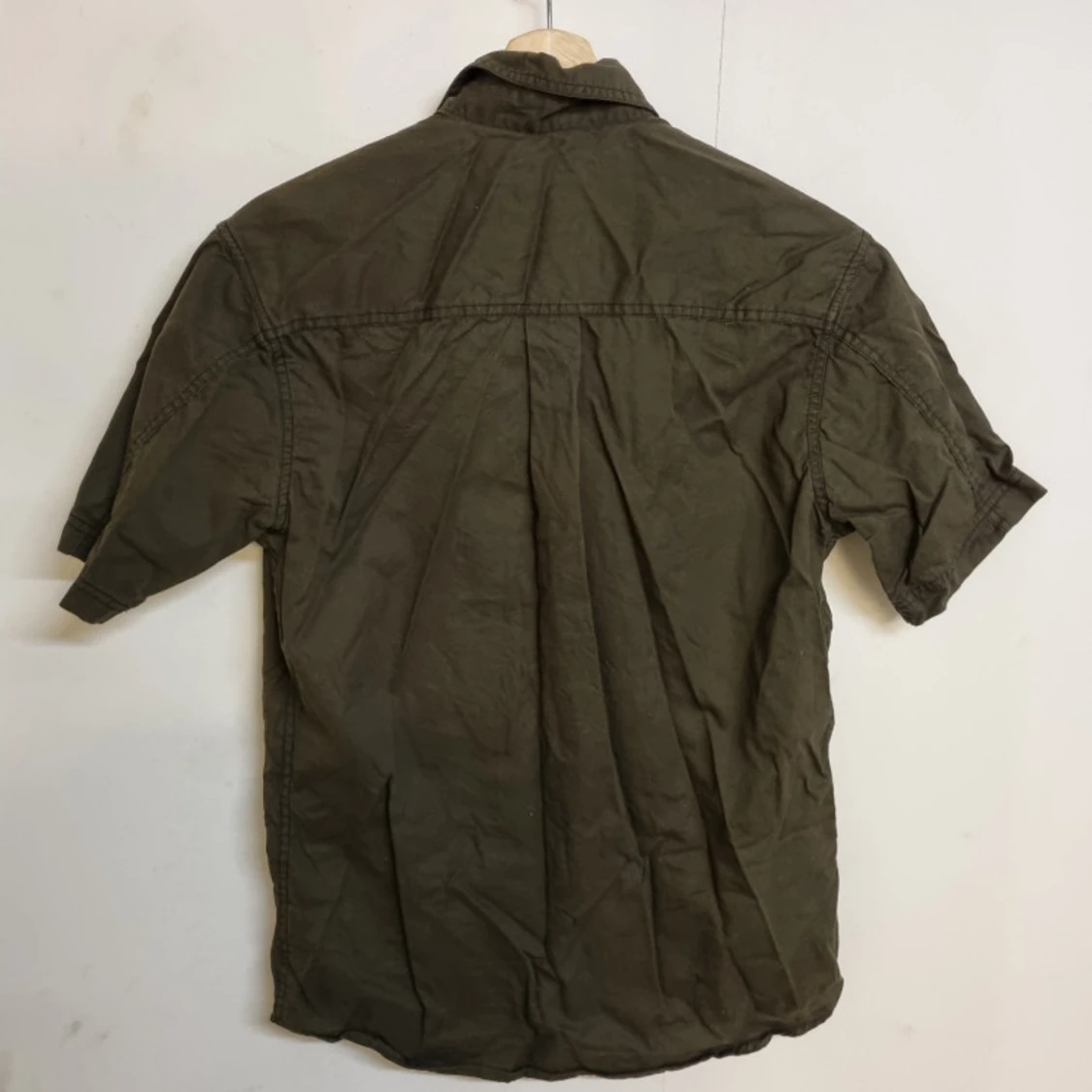 Olivgrön kortärmad skjorta från Liberto - 2