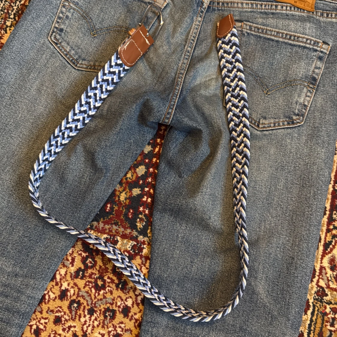 Levis 514 blåa, med ett bälte - 2