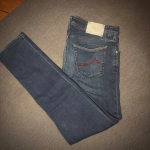 Jacob Cohën jeans byxor 622 slim fit - 🍹Snygga j.c byxor i modellen 622🍹|Skick: 9/10| - har en slitning vid gylfen. Om man har breda höfter kan det synas tydligt.