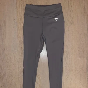 Grå leggings från Gymshark - Säljer mina gråa leggings från Gymshark då jag aldrig använt dem. 
