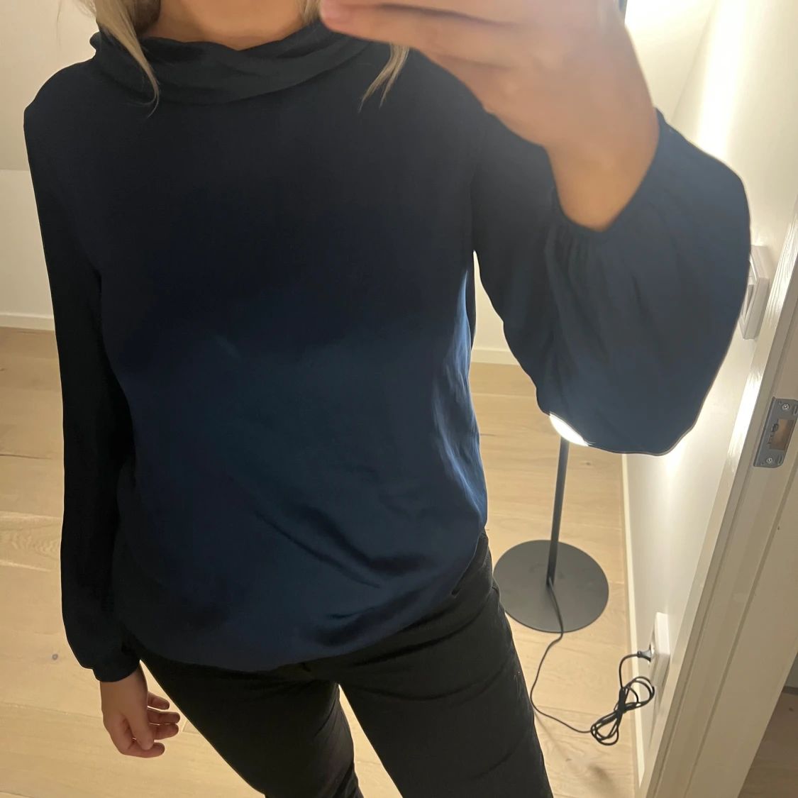 Mörkblå långärmad topp