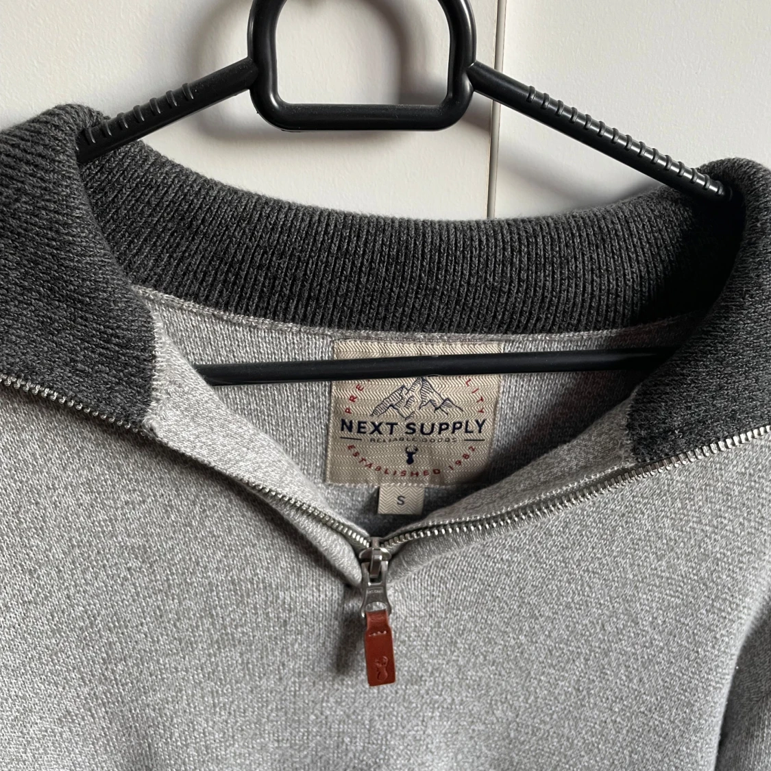 Grå Halfzip från Next Supply - 1