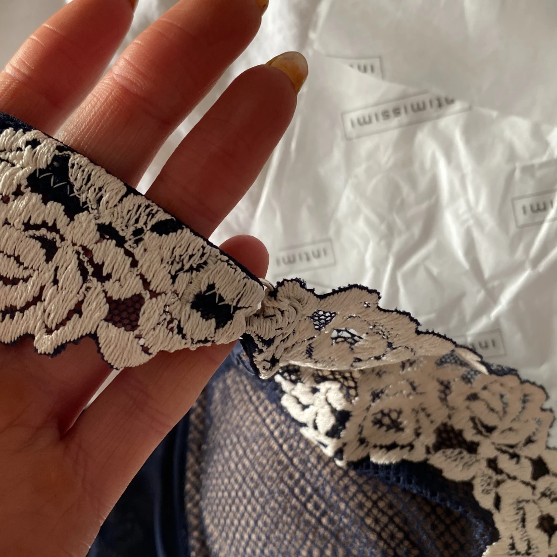 Mörkblå spets-bh från Intimissimi - 1