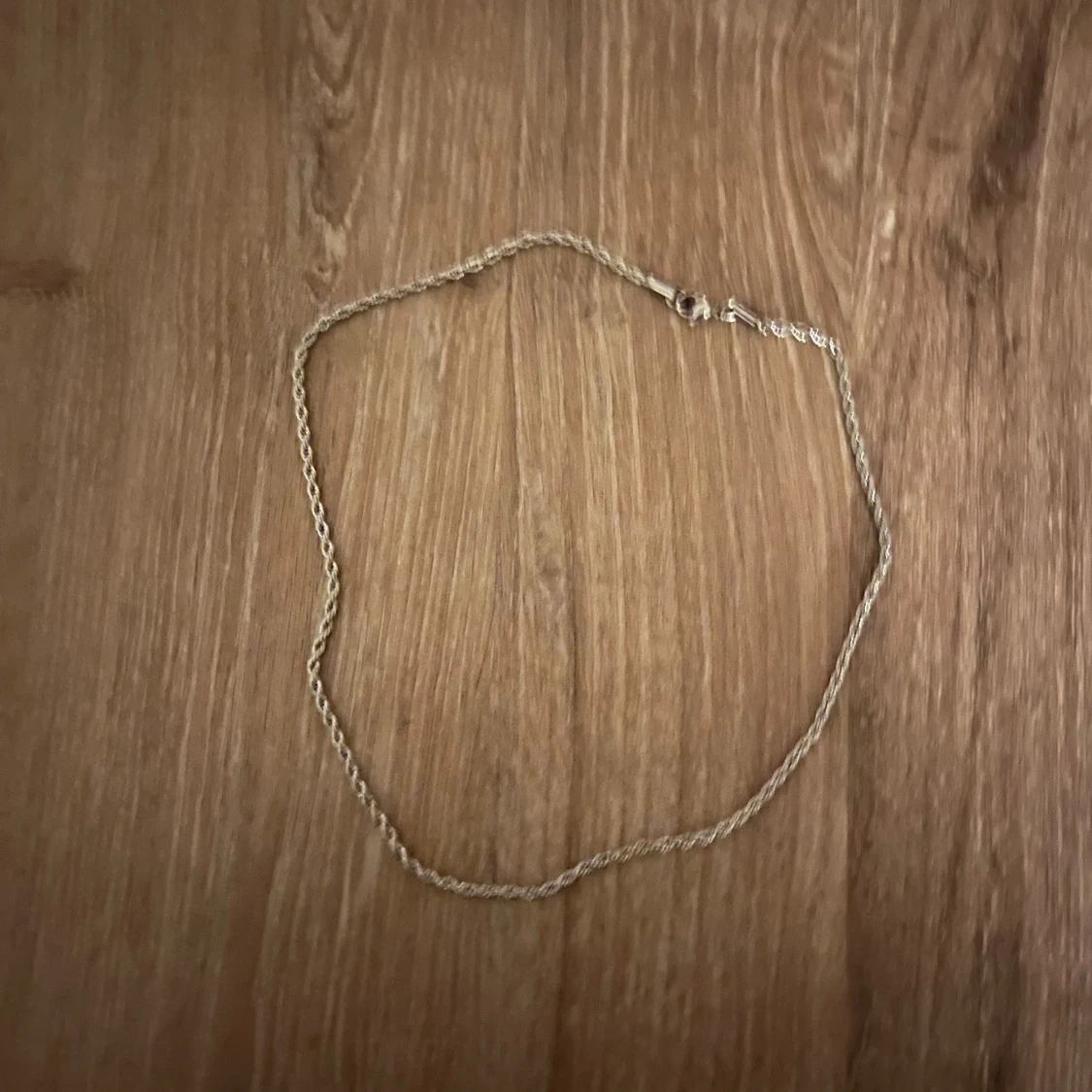 Silverfärgat halsband - 1