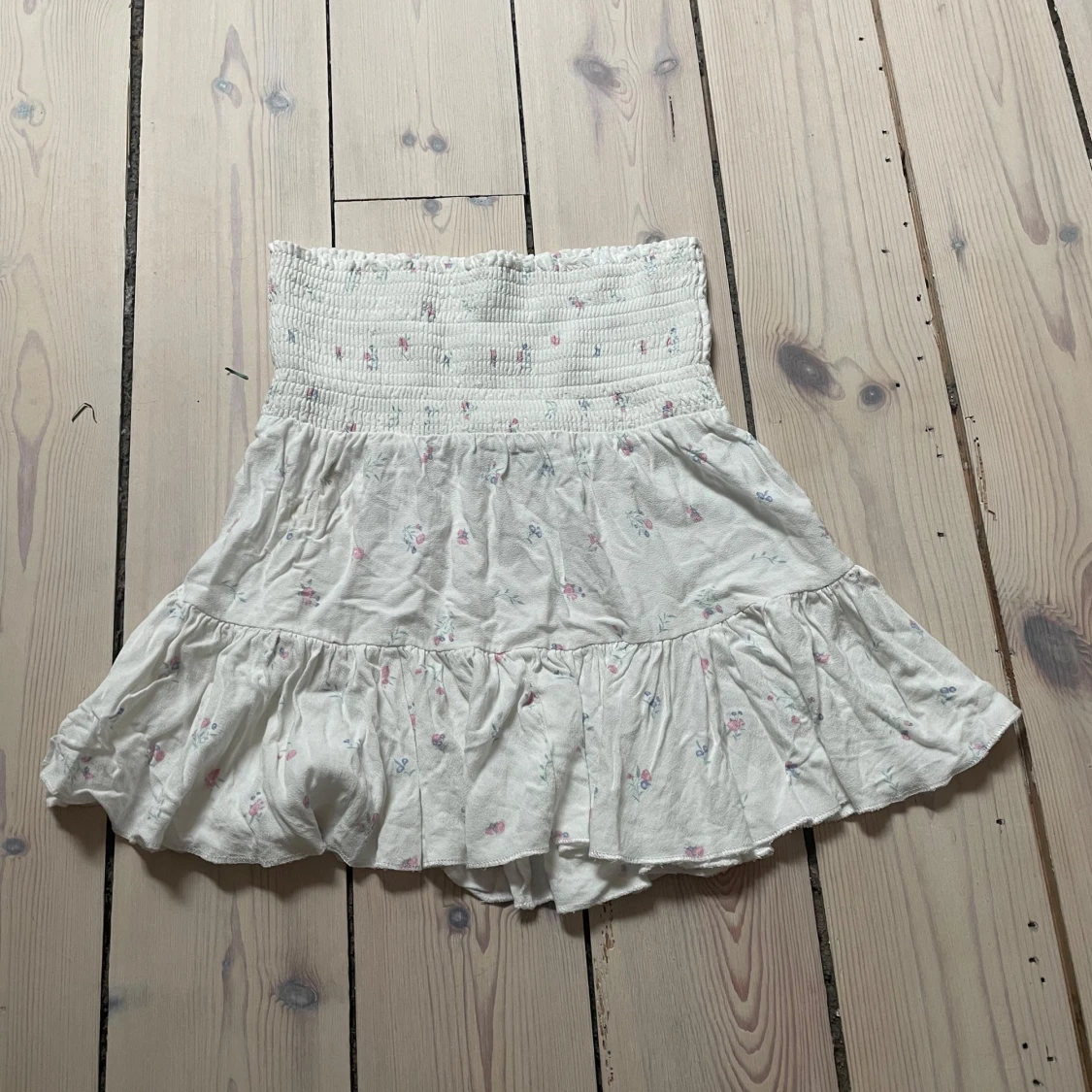 Kjol, blommig, vit från Lager 157