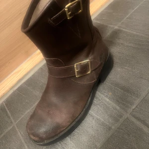 Välanvända boots  - Välanvända sköna boots. Är en aning slitna som ni kan se på bilderna 