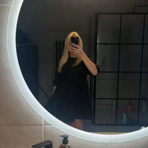 Super fin volang klänning🩵😭 - Säljer pga för kort tyvärr, jag är 1,70💗 Ganska gammal men inte andvänd super många gånger🩵 