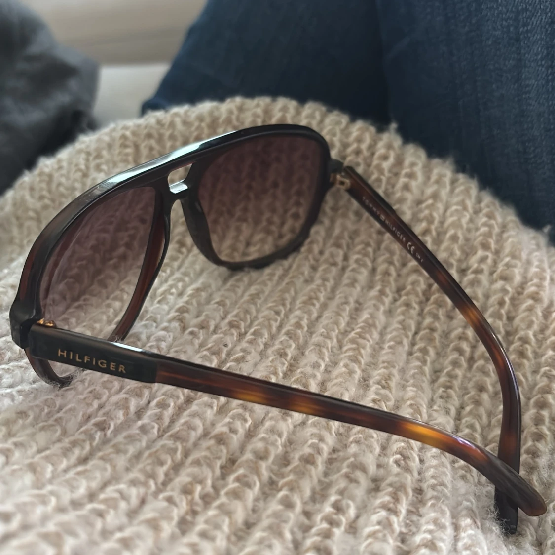 Bruna solglasögon från Tommy Hilfiger - 1