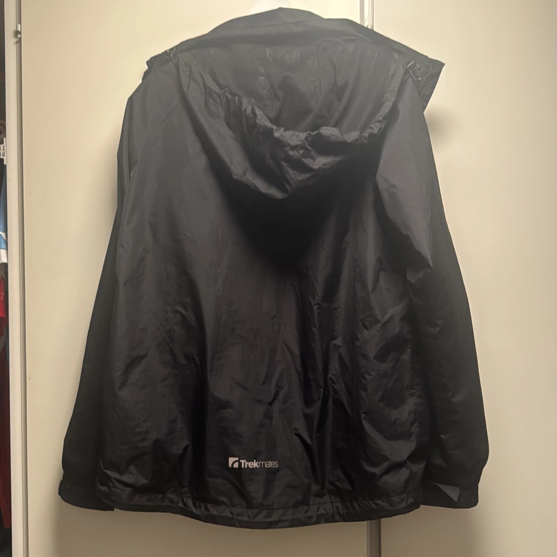 Svart regnjacka från Trekmates - 2