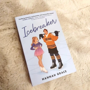 Icebreaker - Säljer 'Icebreaker' av Hannah Grace som är stor på Booktok! Nästan nyskick, se bilderna 💙