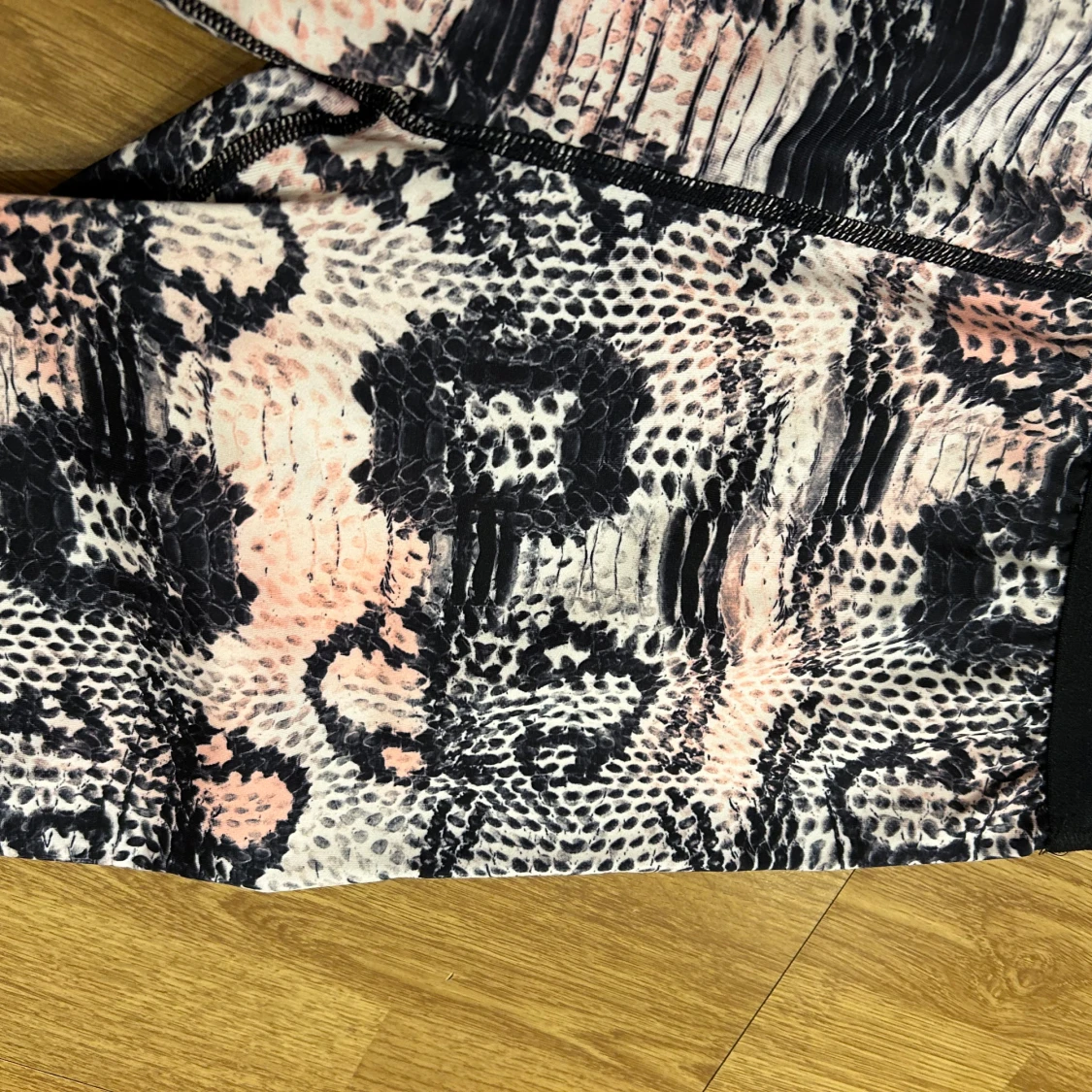 Mönstrade träningsbyxor med ormskinnsmönster, storlek 158-164 - 3