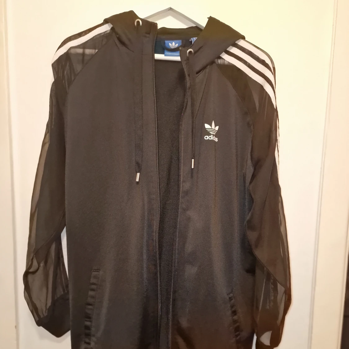 Svart jacka från Adidas - 2