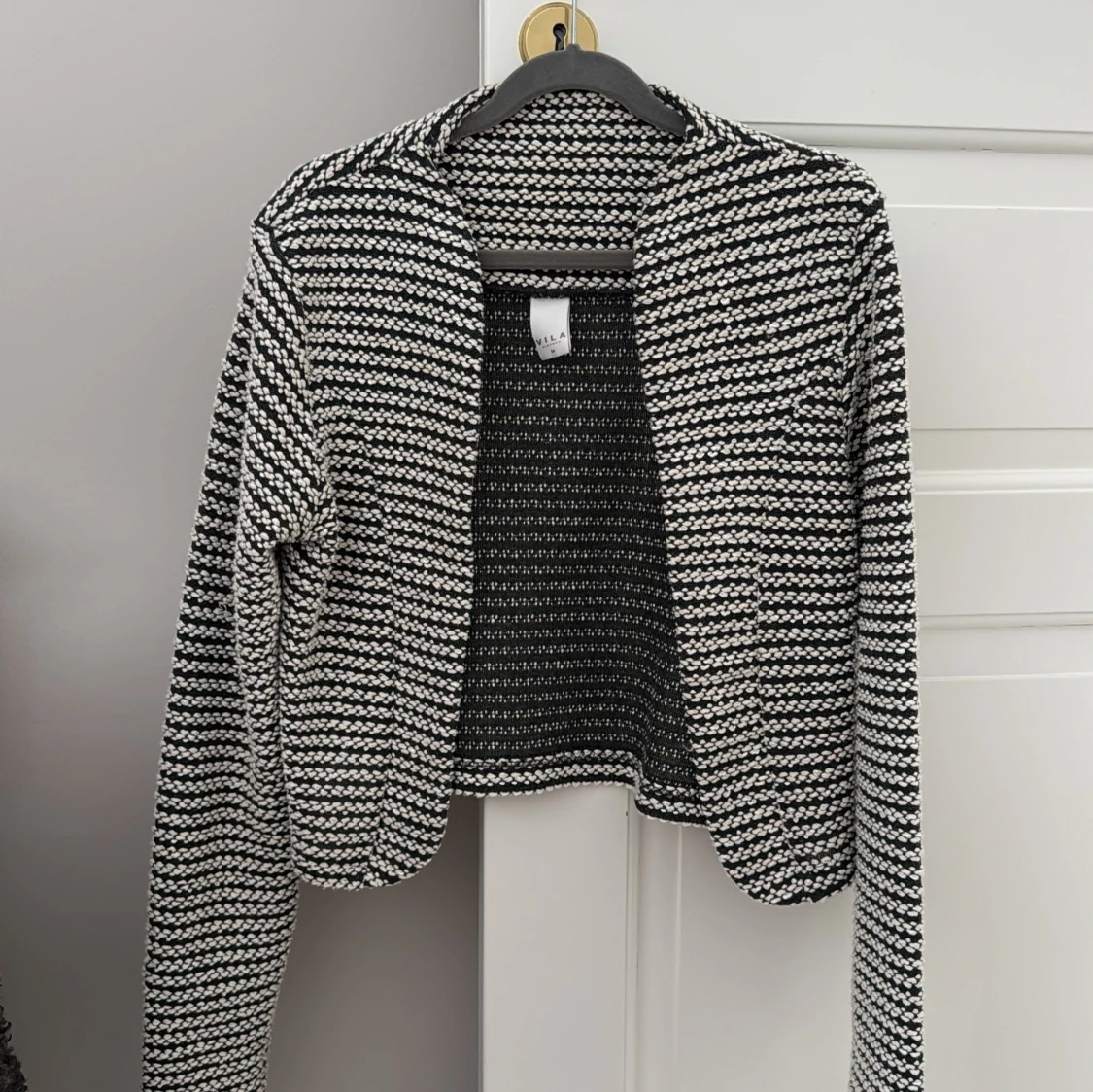 Svartvit mönstrad jacka från Vila