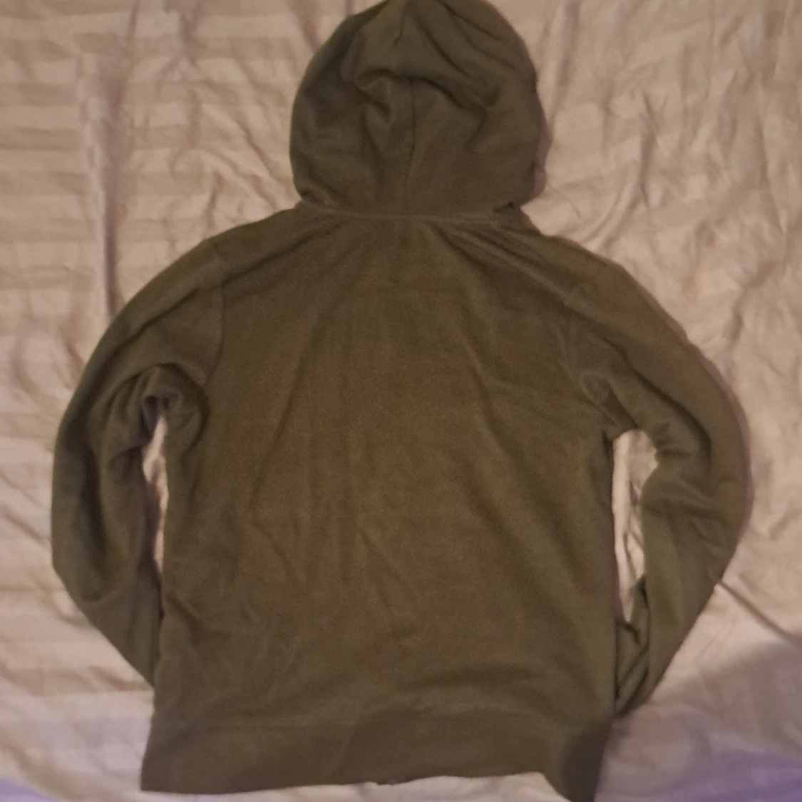 Olivgrön hoodie från Jack & Jones - 1