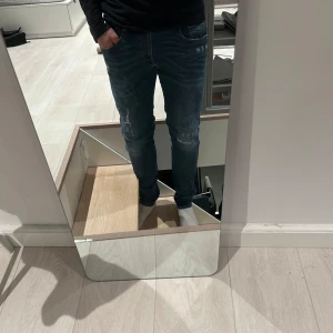 Replay anbass hyperflex  - Säljer mina feta anbass jeans då de inte används. Riktigt feta slitningar och även stretch i byxorna. Bvsa