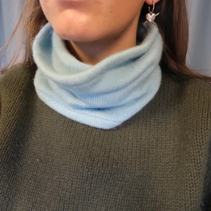 Kashmir buff - Ljusblå buff i 100% återvunnen kashmir🩵