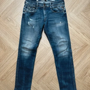 Replay anbass jeans - Säljer dessa replay jeans i modellen anbass, aged 5 years, skit snygga och i extremt bra skick