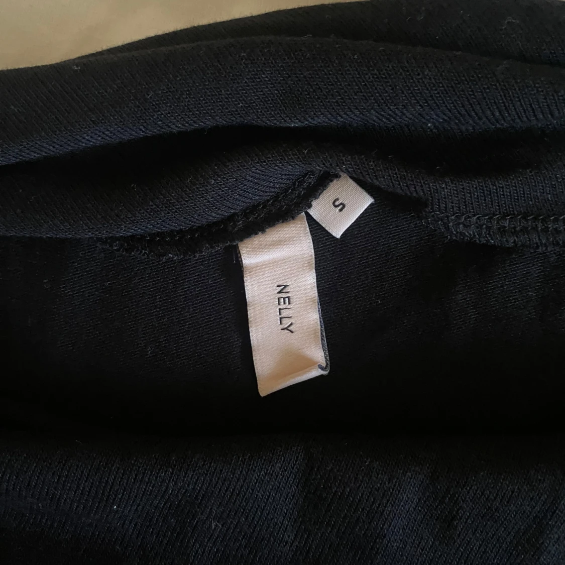 Svart offshoulder topp från Nelly - 2