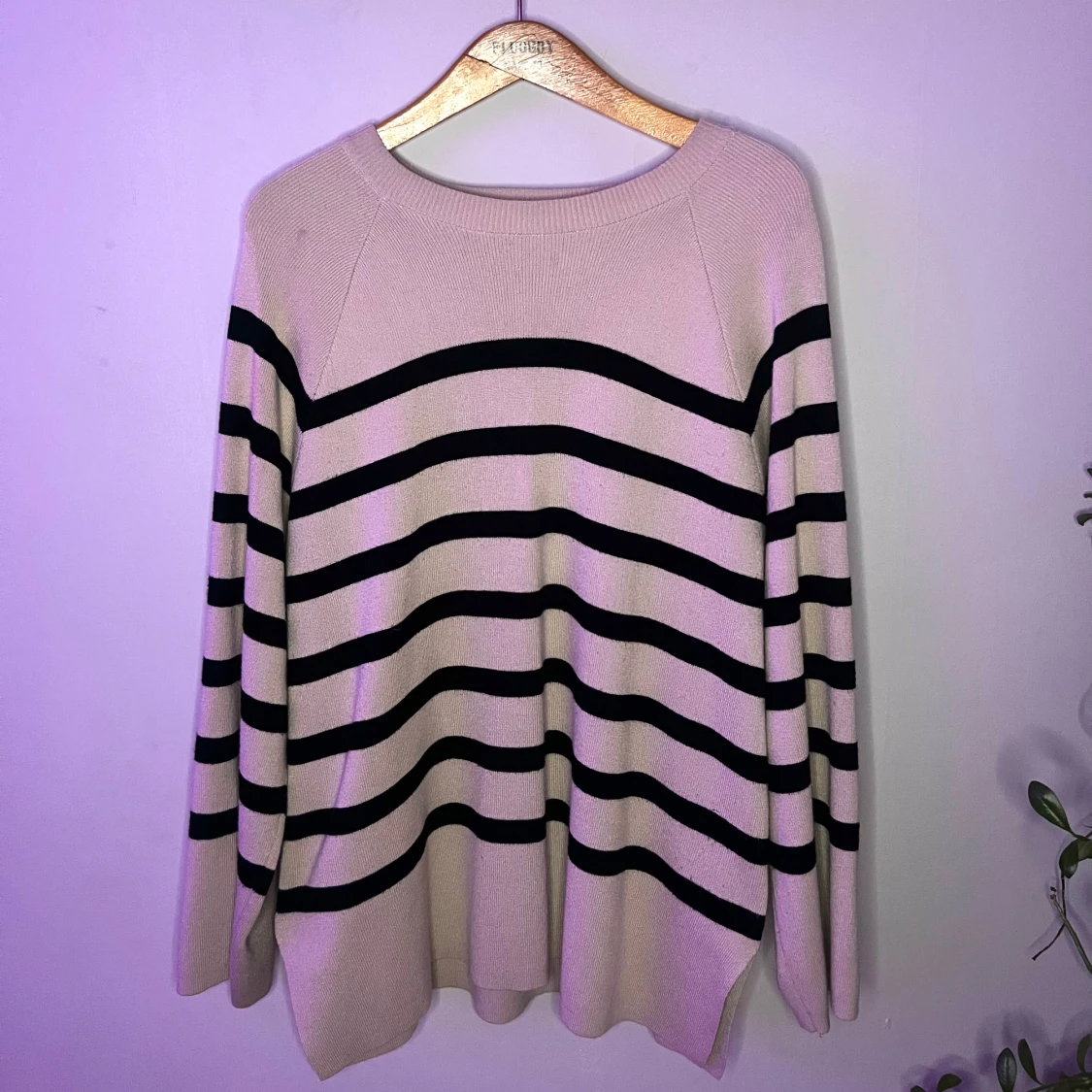 Beige och svart randig tröja