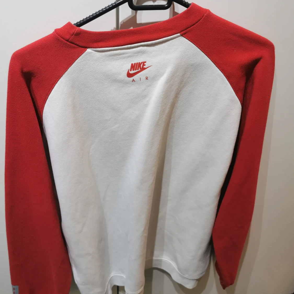 Vit och röd tröja från Nike - 4