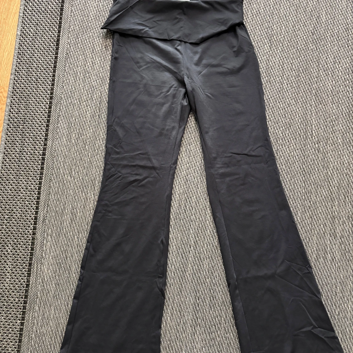 Svarta fold byxor från Bershka