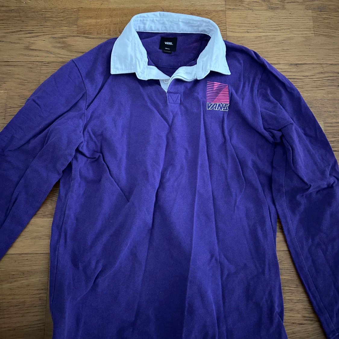 Lila pikétröja från Vans