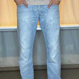 Dondup Jeans  - Dondup Jeans, skick: 9/10 (inga defekter), storlek: 34, ”skinny fit” (slim fit). Billigt pris pga vill ha sålt de snabbt! Pris går att diskutera!😁😁