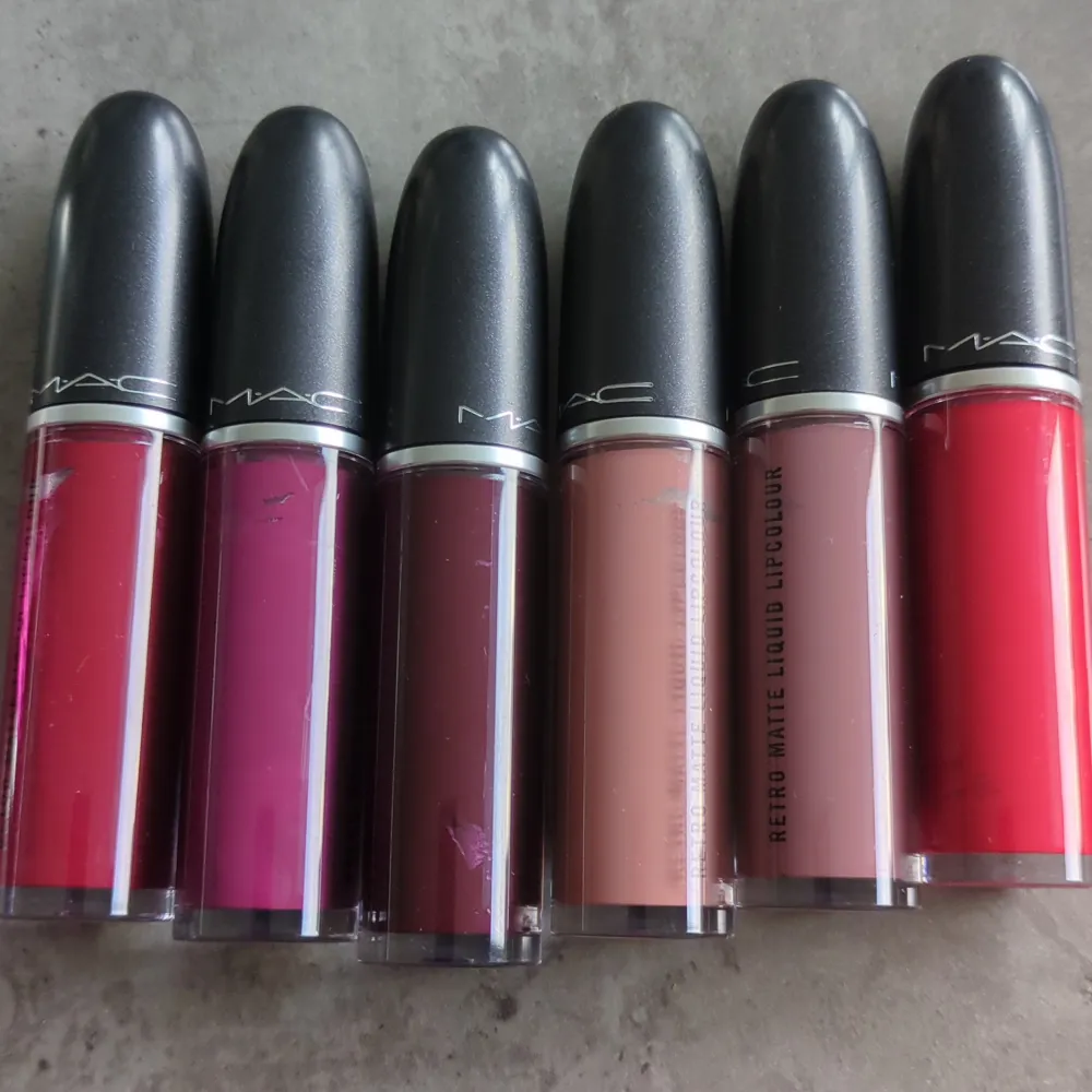 Liquid lipstick från Mac 6 färger, full size Oanvända. Skönhet.