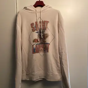 Snygg saint Laurent hoddie i stolek L men den passar bäst på personer som vanligtvis bär s-m 