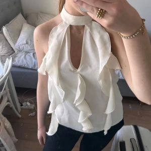 Zara topp - Skit snygg Zara topp, aldrig använd. Storlek XS men passar mig som bär S❤️