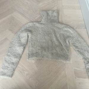 Glitter tröja - Jätte fin glitter tröja men använder inte alldrig andvänd 