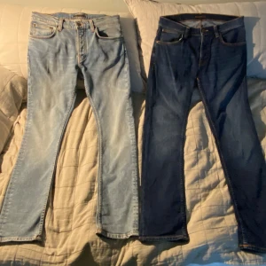 Nudie Grim Tim - Tjena! Jag säljer två par skit feta nudie grim tims! I princip nya då jag endast använt vardera byxor 2-3 gånger var. Skick är alltså 10/10. Du kan antingen köpa ett par för 1200 eller båda för 2200. Men vid snabbt köp är priset diskuterbart!🫡⭐️