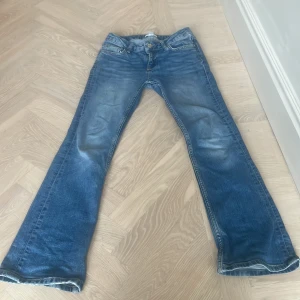 Jeans  - Jätte fina jeans men tyvär är dom för små 