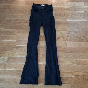 Boothcut jeans - Storlek S men skulle säga att dom är XS, från Gina tricot 