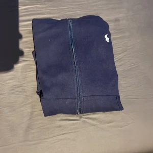 Ralph lauren zip hoodie - Snygg och fräsch Ralph rauren hoodie som inte kommer till användning
