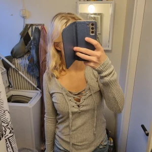 Tröja från gina tricot - Den är använd få gånger och är i storlek M. Mycket bra skick!