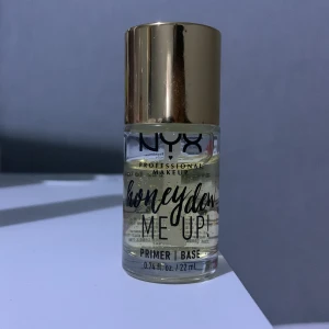 Nyx primer  - Säljer min nya Nyx honey dew primer. Endast andvänd 2 gånger.💕