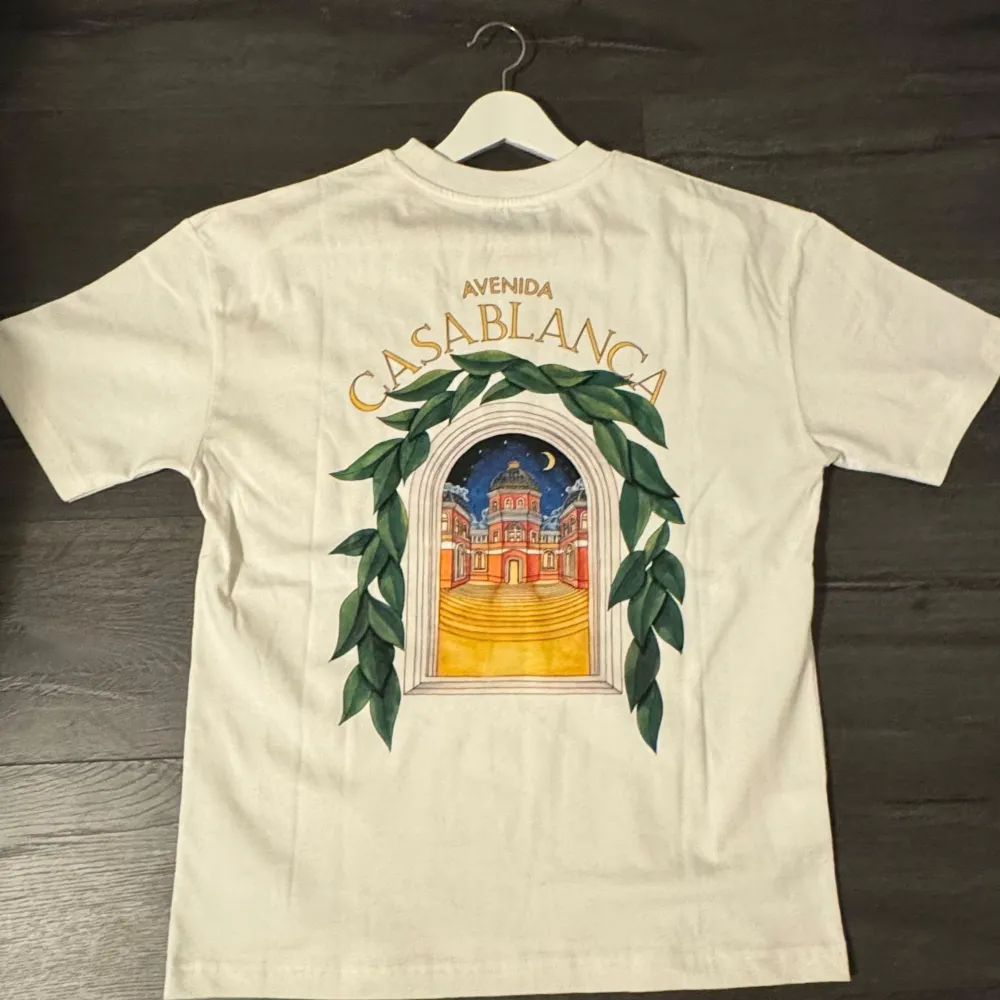 Casablanca T Shirt Max använd 2 gånger beställde för stor storlek. Storlek M. T-shirts.