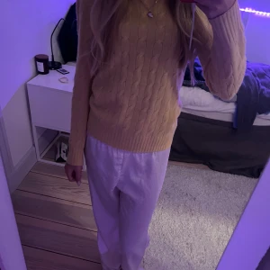 Polo Ralph lauren tröja  - Jätte cjute gul tröja från Ralph lauren! Skriv vid frågor! Är i jätte fint och skönt material! 