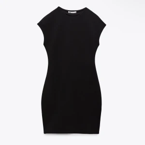 Klänning  - Klänning från zara, storlek M. Nyskick med prislapp kvar