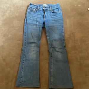 Lågmidjade bootcut jeans - Rätt använda men fortfarande bra skick