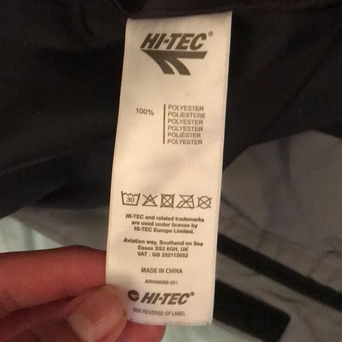 Säljer en varm jacka som har bra reflexer så du syns i mörkret och passar bra till hösten - 93