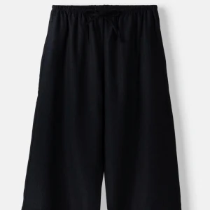 Svarta linne byxor  - Svarta linne byxor.  Från BERSHKA. Som nya.  