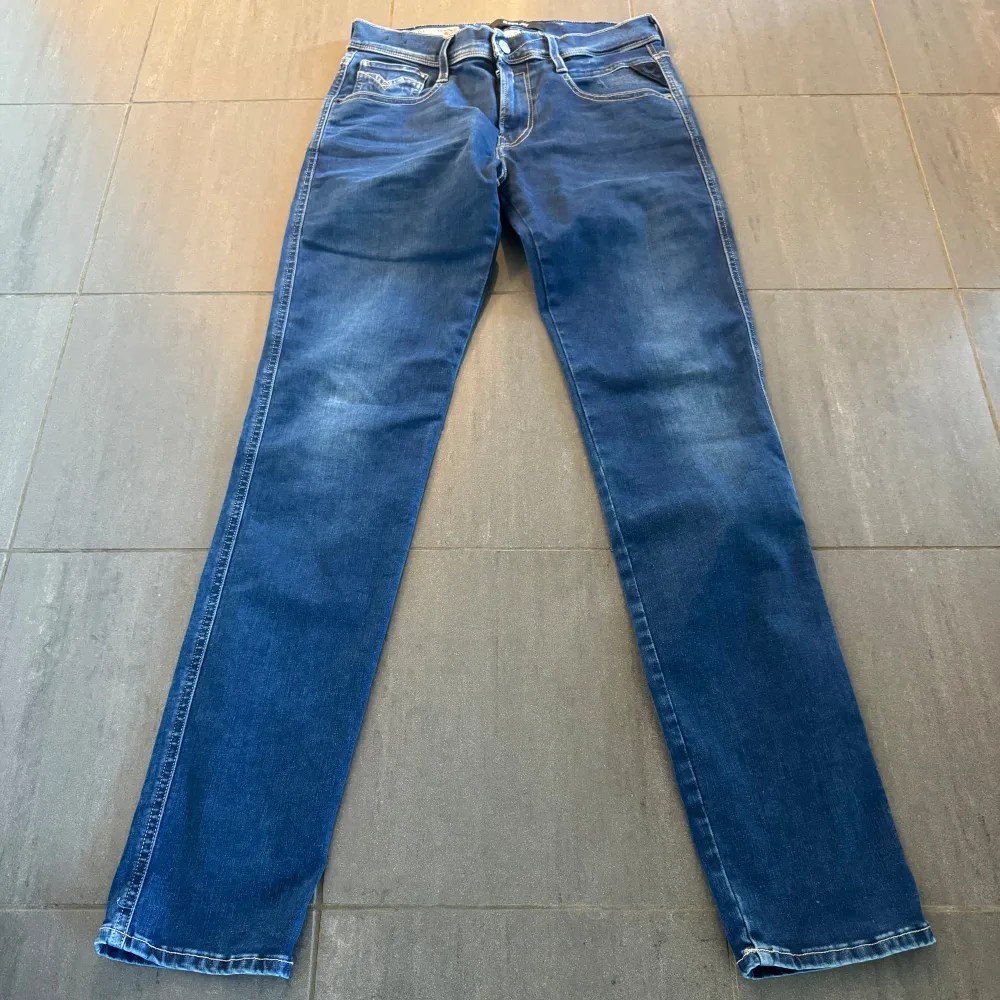 // Replay anbass jeans | Grymt skick | Nypris runt 2000 | Storlek W30 / L32 | Kontakta för fler frågor eller funderingar // Deluxe Closet. Jeans & Byxor.