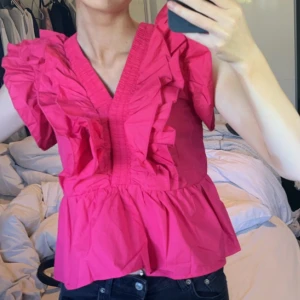 Blues  - Osäker på om jag ska sälja då den är rätt så poppis. Men kommer man med bra bud förslag så får ni den! Köpt i somras, inga defekter sov 