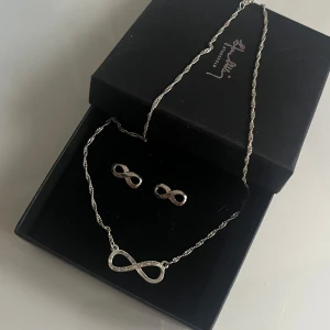 Smycken - Jätte fina matchande örhängen och halsband.