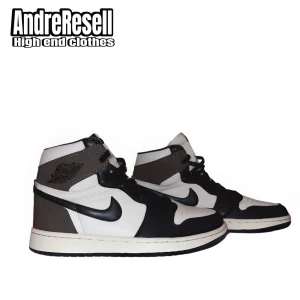 Air Jordan 1 retro High OG - Säljer ett par helt nya, oanvända Air Jordans – i toppskick! Condition: 10/10 En perfekt höst dojja!!🍂