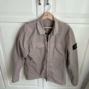 Stone Island Overshirt -  Skick 9/10. Använd fåtal gånger. Kvitto finns. För fler bilder skicka pm 