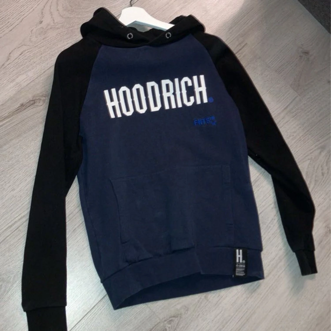 Hoodrich tröja. Storlek S 